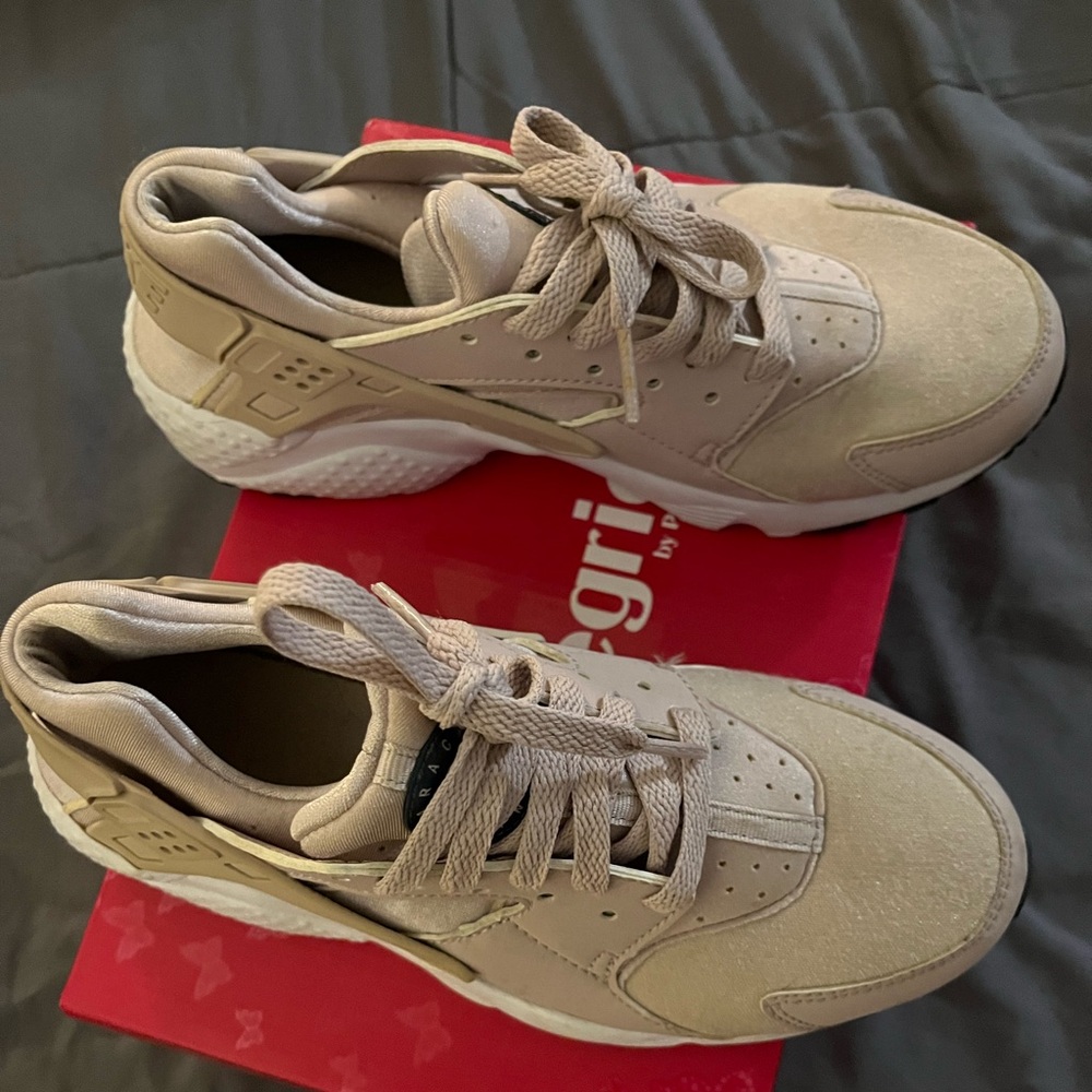 Gym shoes